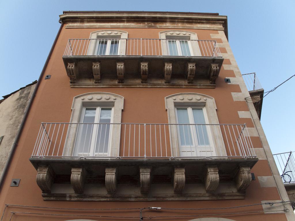 Le Stanze Del Sole Acomodação com café da manhã Ragusa Exterior foto